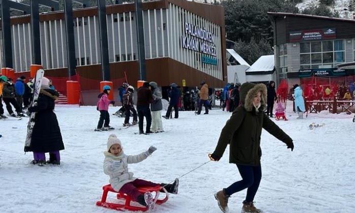 Palandöken Kayak Merkezi’nde kar yoğunluğu
