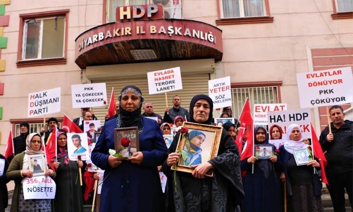 Diyarbakır’da HDP önünde eylem yapan ailelere iki anne daha eklendi