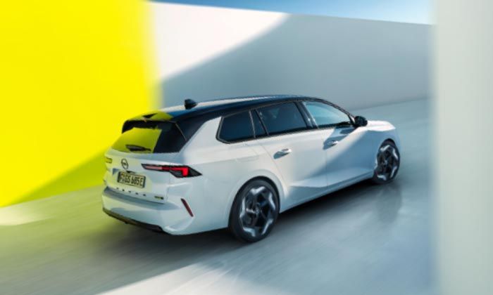 Dinamik ve öncü: Yeni Opel Astra GSe ve Astra Sports Tourer GSe