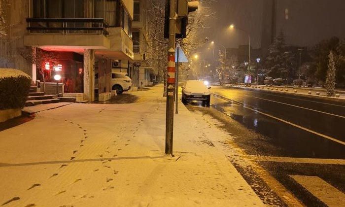Ankara’da gece başlayan kar yağışı etkili oldu