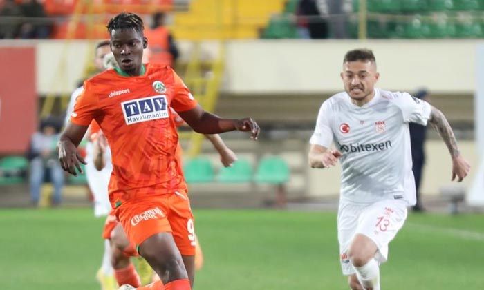 Sivasspor üç puanı üç golle aldı