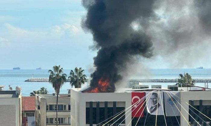 Açılışı yapılan yeni binada 15 dakika sonra yangın çıktı