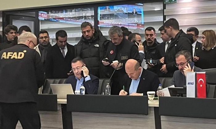 7.4’lük deprem sonrası Bakan Süleyman Soylu AFAD merkezinde