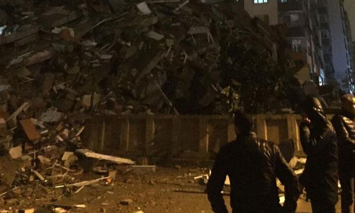 7.4 büyüklüğündeki depremde Adana’da 14 katlı bina çöktü