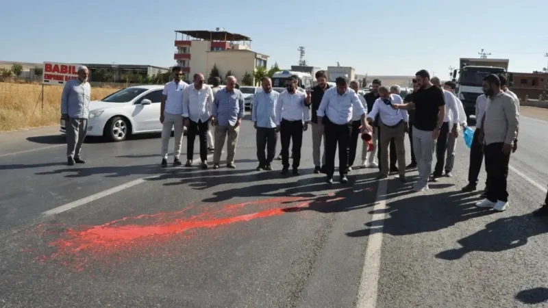 HÜDA PAR heyeti 4 kişinin öldüğü yolu trafiğe kapatarak tepki gösterdi