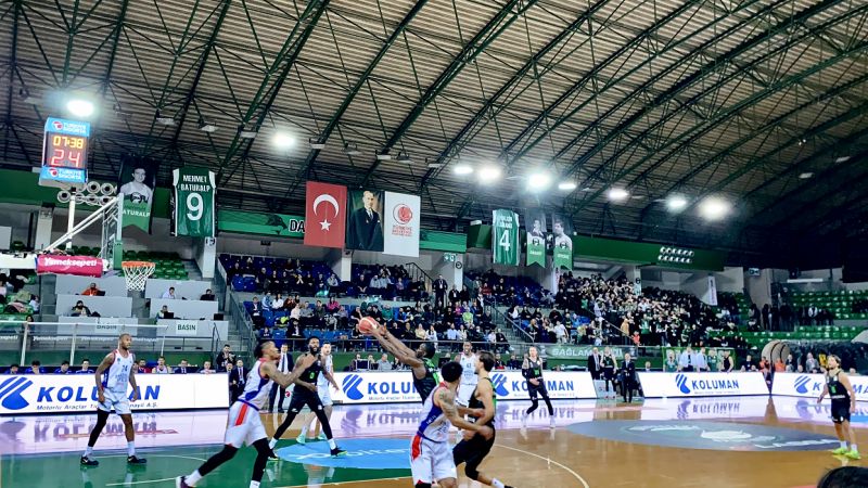 Anadolu Efes’ten müthiş dönüş : Darüşşafaka Lassa kendi evinde mağlup oldu
