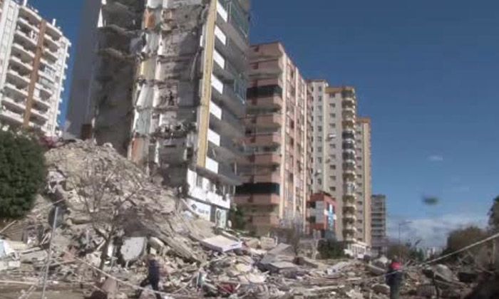 7.7 büyüklüğündeki depremin ardından 7.6 büyüklüğünde yeni deprem