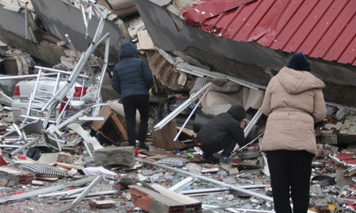 Kahramanmaraş’ta yakınları enkaz altında olanların acı bekleyişi sürüyor