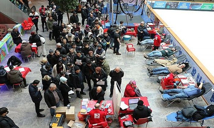 Eyüpsultan’da yardım noktaları doldu taştı