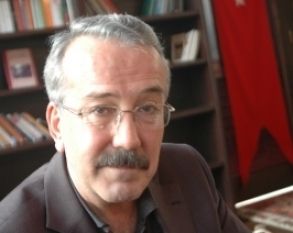 Yenisöz yazarı Ahmet Doğan İlbey enkaz altında kurtarılmayı bekliyor