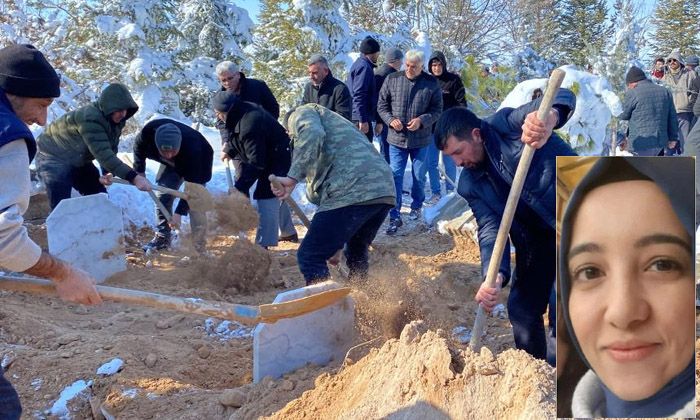 Depremde hayatını kaybeden öğretmen Gülşen Köylü defnedildi Depremde hayatını kaybeden öğretmen Gülşen Köylü defnedildi
