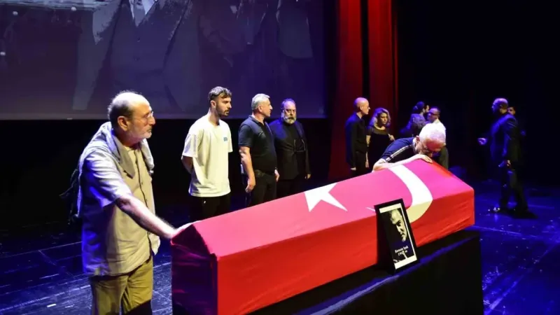 Kenan Işık için AKM’de tören düzenlendi: Kardeşi ve gelininden duygusal veda