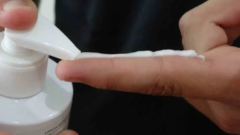 Güneşe maruz kalanlar dikkat: 3 saatte bir krem yenilenmeli