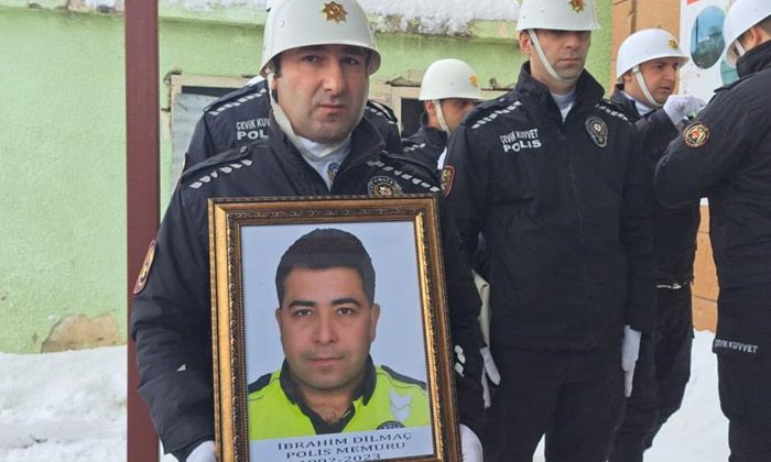 Depremde hayatını kaybeden polis memuru İbrahim Demir eşi Sevgi Demir ve kızı Asena Demir defnedildi