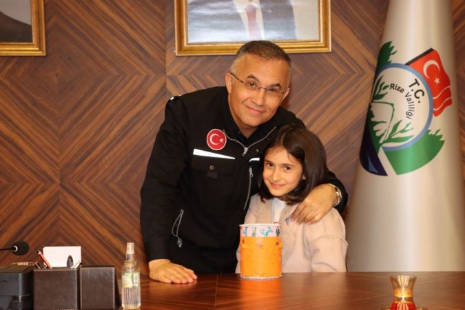 Esma 1 yıldır biriktirdiği kumbarasını demprem bölgesine yolluyor