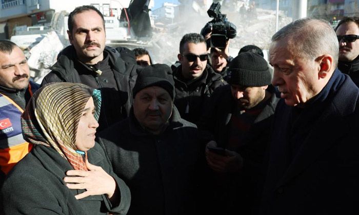 Cumhurbaşkanı Erdoğan deprem bölgesinde: Bu felaketi de inşallah kısa sürede atlatacağız