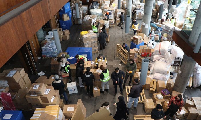 Eyüpsultan Belediyesi ekipleri deprem bölgesinde