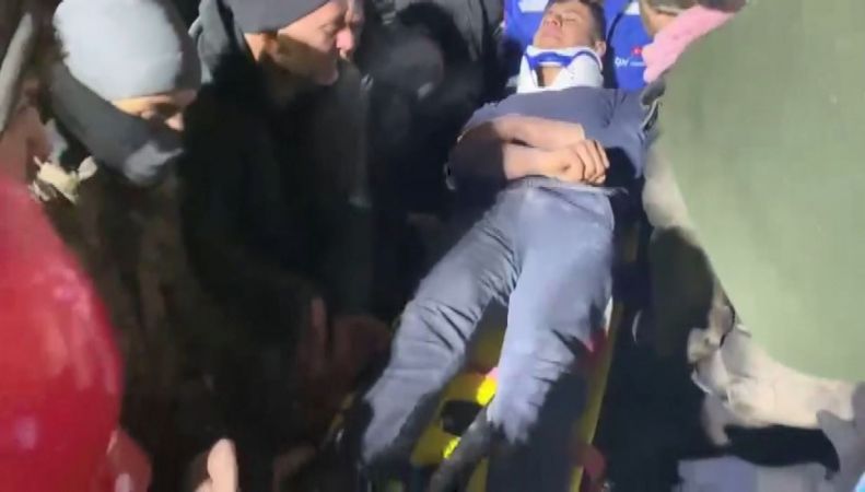 Elbistan’da umut devam ediyor : 70 saat sonra 3 kişi kurtarıldı