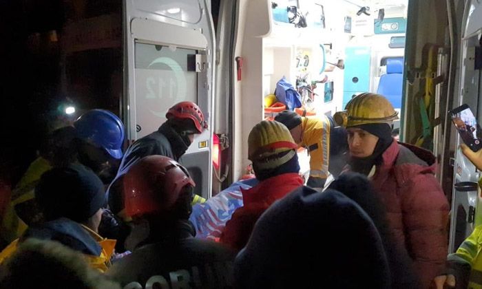 72 saat sonra enkaz altından sağ çıkarıldılar