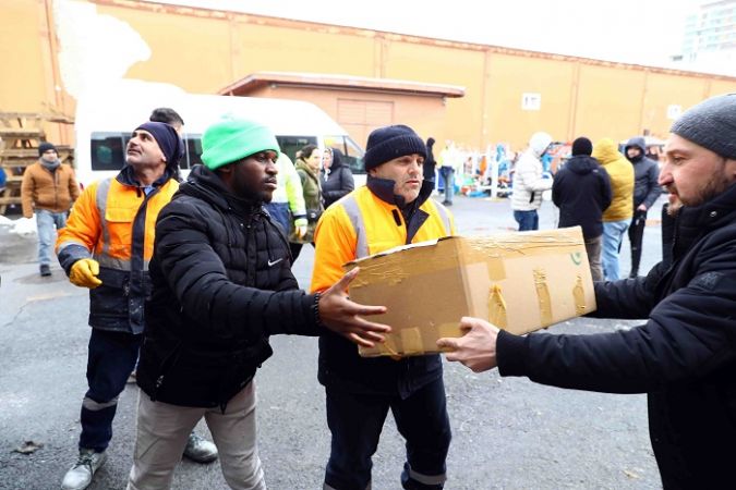 Yabancı öğrenciler depremzedeler için seferber oldu