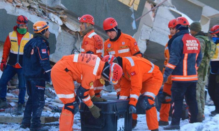 TSK arama-kurtarma ekipleri, sismik dinleme cihazı ile çalışmalara katılıyor
