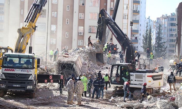 Adana’da enkaza dönen binalardan sonra 62 kişiye gözaltı kararı
