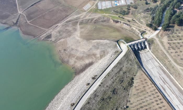 Hatay’da patladığı iddia edilen barajda neredeyse su yok!