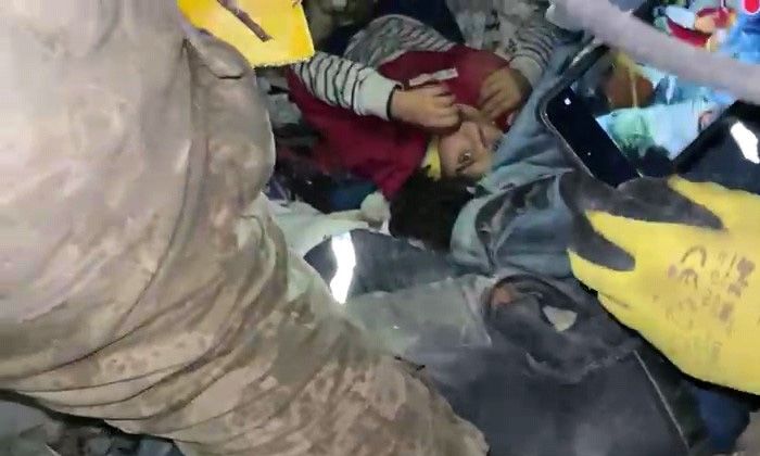 Hatay’dan inanılmaz kurtuluş hikayeleri geliyor