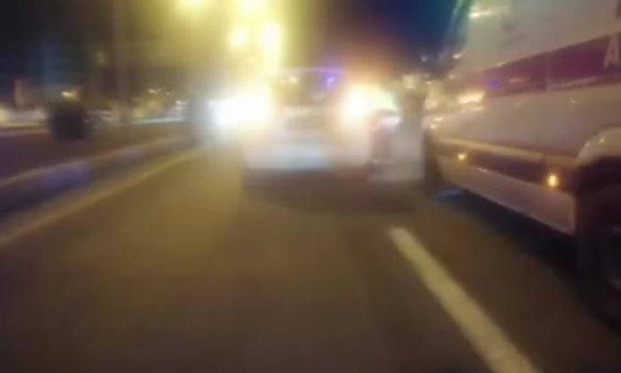 Depremzedelere yardım eden AFAD gönüllüsüne araba çarptı