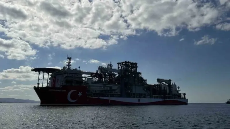 Abdülhamid Han sondaj gemisi yeni seferine çıktı; görev yeri Karadeniz’e uğurlandı Abdülhamid Han sondaj gemisi yeni seferine çıktı; görev yeri Karadeniz’e uğurlandı