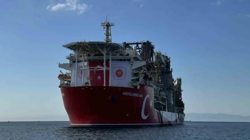 Abdülhamid Han sondaj gemisi yeni seferine çıktı; görev yeri Karadeniz’e uğurlandı Abdülhamid Han sondaj gemisi yeni seferine çıktı; görev yeri Karadeniz’e uğurlandı
