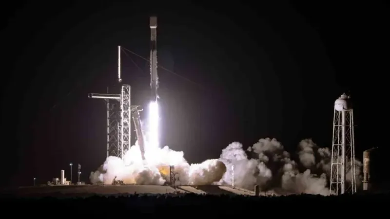 SpaceX, 23 Starlink uydusunu daha yörüngeye gönderdi SpaceX, 23 Starlink uydusunu daha yörüngeye gönderdi