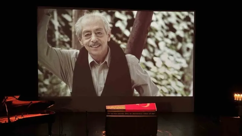 Usta sanatçı Genco Erkal için Harbiye Muhsin Ertuğrul Sahnesi’nde tören düzenlendi Usta sanatçı Genco Erkal için Harbiye Muhsin Ertuğrul Sahnesi’nde tören düzenlendi