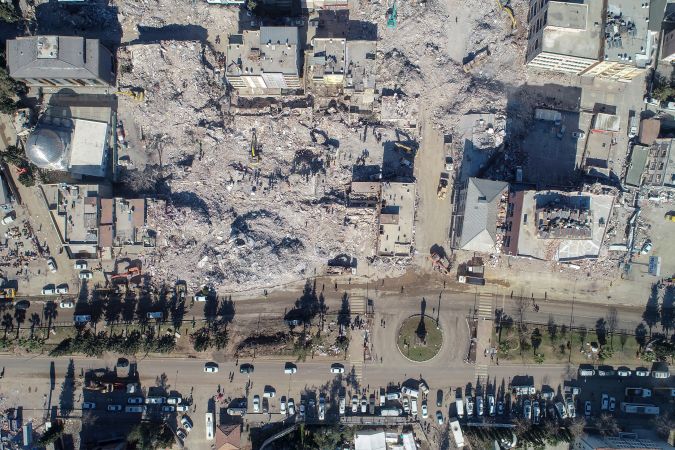 Besni’de 123 kişinin ölümüne neden olan binaların müteahhidi tutuklandı