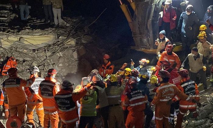 Ayça 185 saat sonra enkazdan kurtarıldı