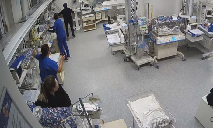 Hemşireler canlarını hiçe sayıp kuvözdeki bebekleri tuttu