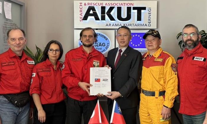 Tayvanlı ekip giderken de insanlık dersi verdi