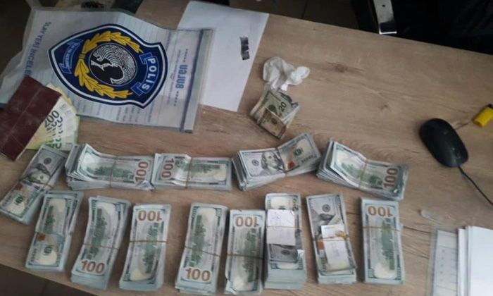 Rus ekip enkazda bulduğu 150 bin doları polise teslim etti