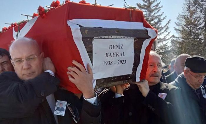 Deniz Baykal Devlet Mezarlığında toprağa verildi