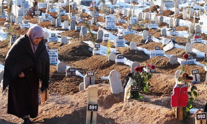 Mezarlıklarda yürek yakan manzaralar