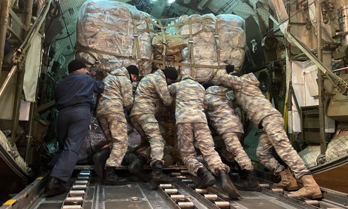 Deprem bölgesine yurt dışından yardım yağmaya devam ediyor