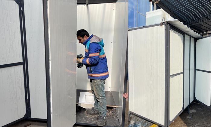 Üsküdar Belediyesi deprem bölgesine 100 adet seyyar tuvalet gönderdi