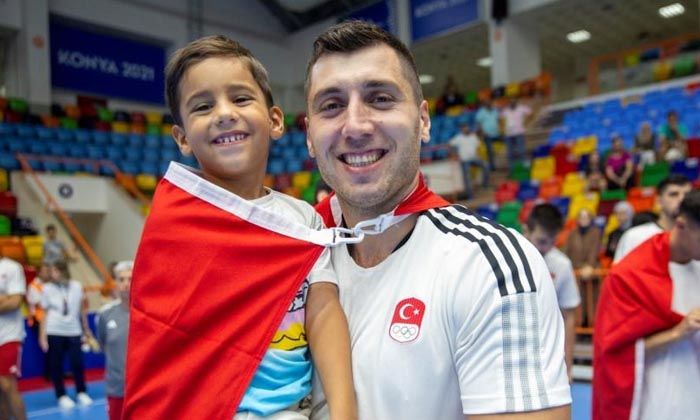 Milli sporcu Cemal Kütahya ve oğluna acı veda