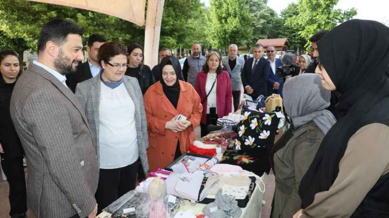 Bakan Yanık, Kâğıthaneli 'Üreten Kadınlarla' bir araya geldi