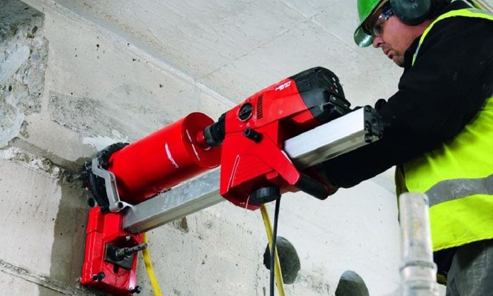 ‘Duvarı matkapla bile zor deliyorum’ diyerek binayı sağlam sanıyorlar