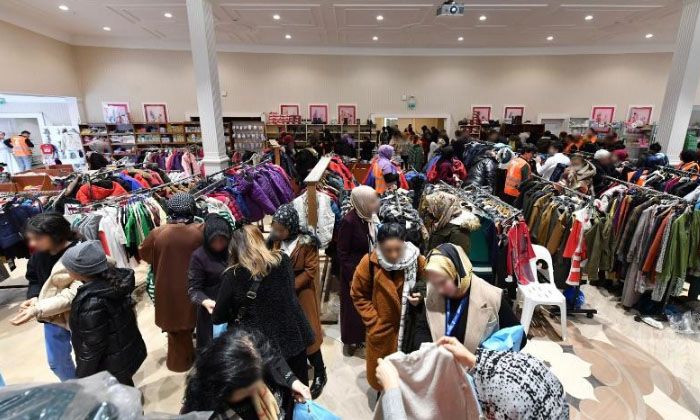 Üsküdar Belediyesi İstanbul’a gelen depremzedeler için sosyal market açtı