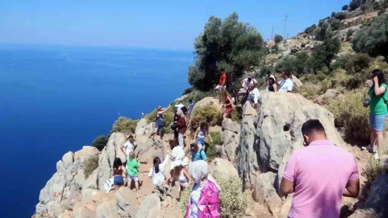 ‘Kelebekler Vadisi’ne seyir terası ‘Kelebekler Vadisi’ne seyir terası