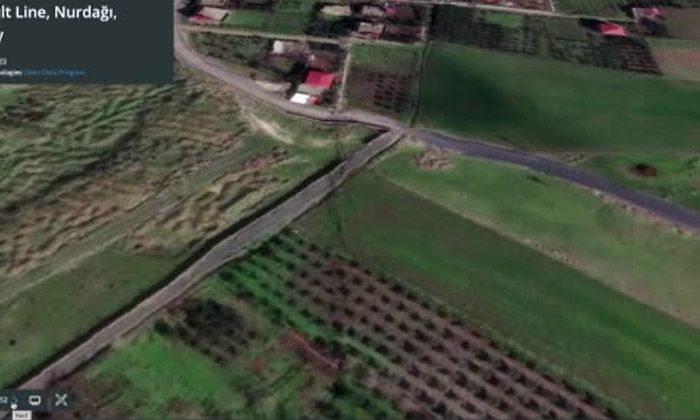 Japon bilim adamı iki büyük depreme yol açan fay hattının uydu görüntülerini paylaştı