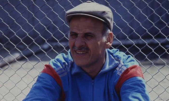 Ahmet Suat Özyazıcı kimdir? Hangi takımda oynadı? Ahmet Suat Özyazıcı’nın kariyeri nasıldı?