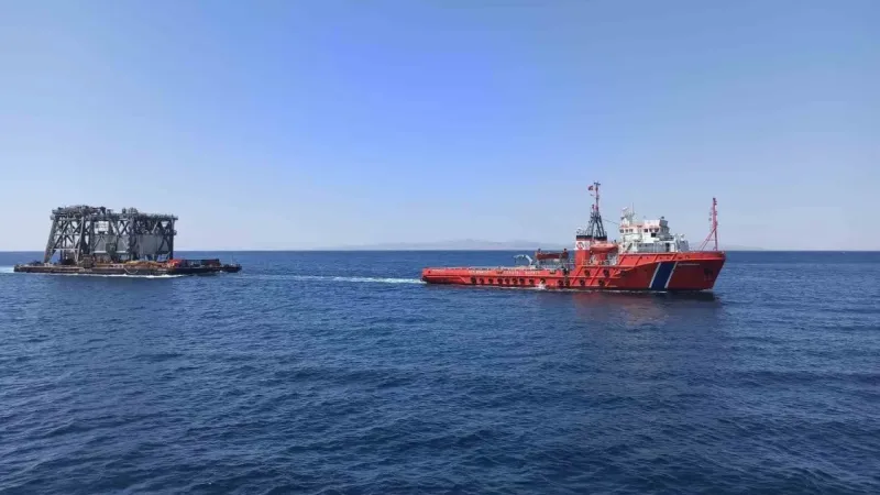 Abdülhamid Han Sondaj Gemisi’nin kulesi Filyos’a taşınıyor Abdülhamid Han Sondaj Gemisi’nin kulesi Filyos’a taşınıyor